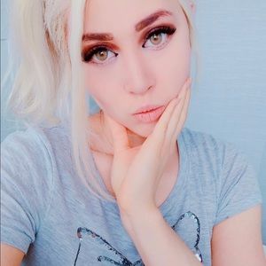 Meet your Posher, @felicityrenz